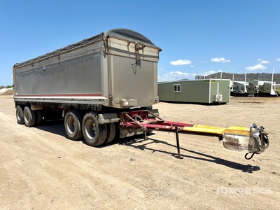2012 MaxiTrans 8.2 m Quad Dog End Dump Trailer