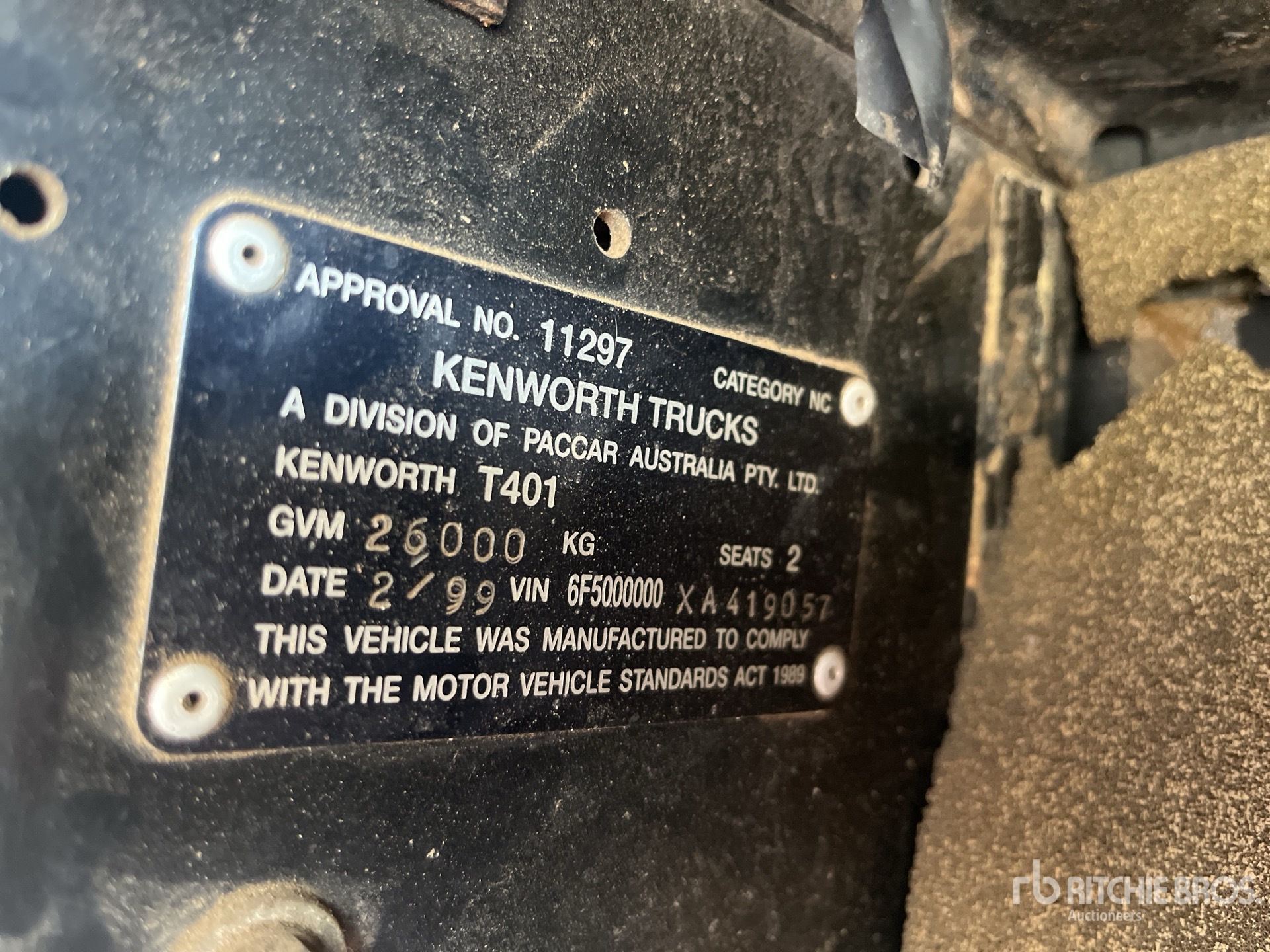 1999 Kenworth T401 6x4 T/A Sleeper Truck Tractor