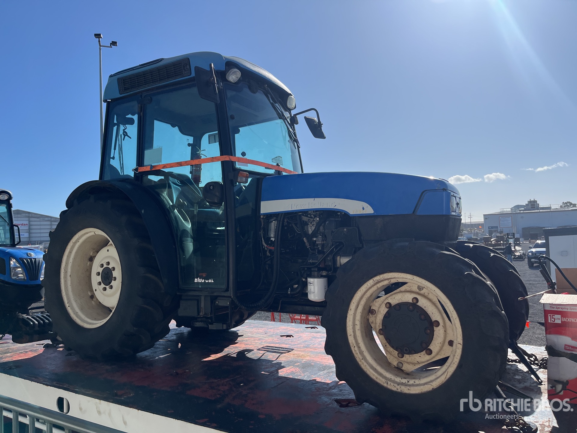 New Holland TN95FA トラクター