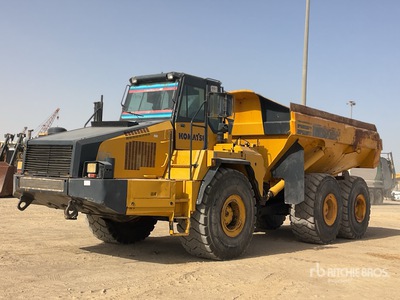 2011 Komatsu HM400-2R Camión Dumper Articulado