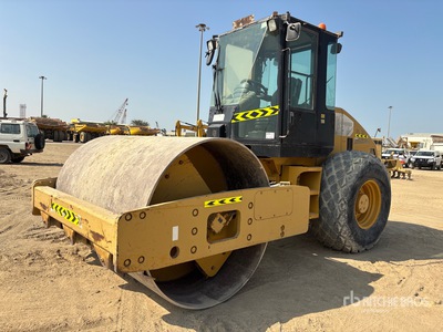 2013 Cat CS-533E Smooth Drum Compactor