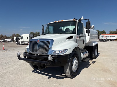 2018 International 4300 2000 gal 4x2 Water Truck