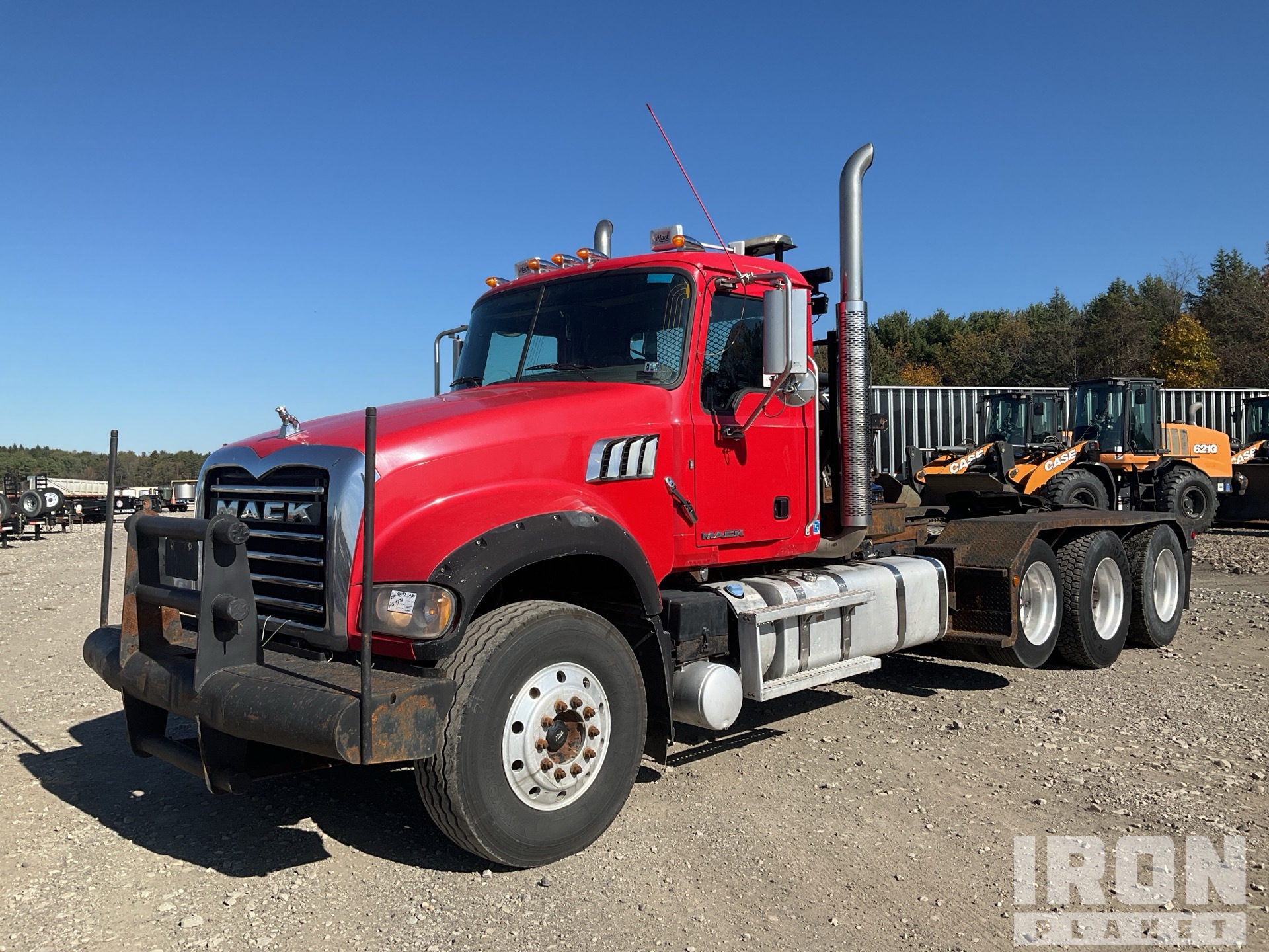 海外郵政ラベル 赤 ロール売り 2016 Mack GU713 8x4 Winch Truck in Burgettstown, Pennsylvania