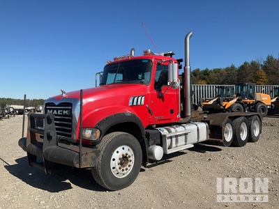 2016 Mack GU713 8x4 Granite Ciągnik siodłowy z kabiną dzienną Tri/A