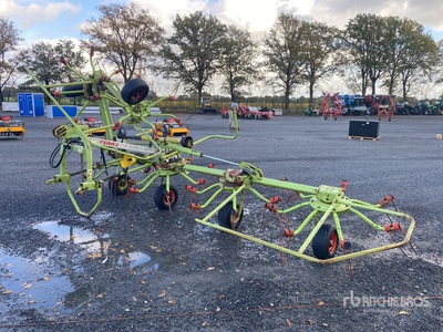 Claas Volto 770 テッダー