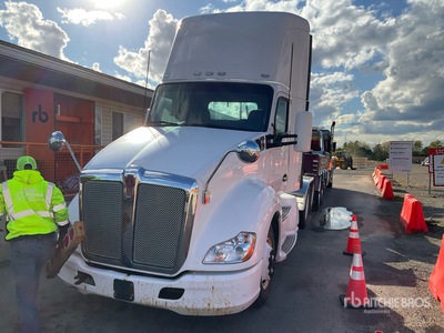 2014 Kenworth T680 6x4 T/A Day Cab Truck Tractor