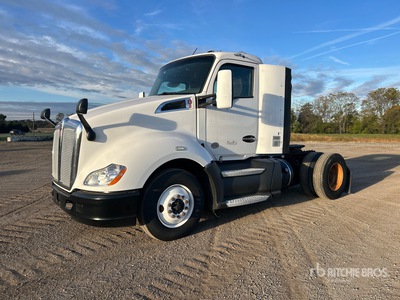 2016 Kenworth T680 4x2 Day Cab Truck Tractor