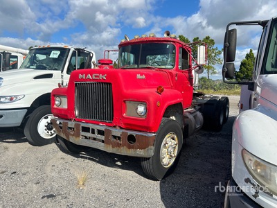 1980 Mack R688ST 6x4 Cabeza Tractora Cabina Corta