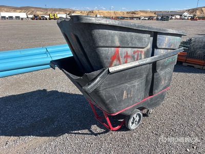 Quantity of (2) Dump Carts Articoli da ferramenta e di consumo