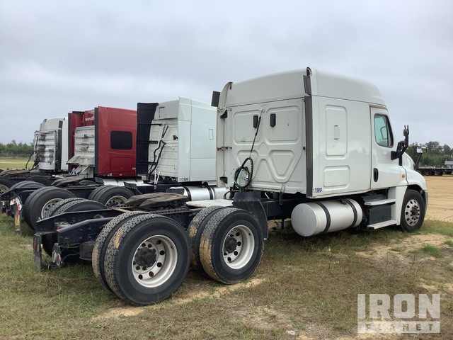 CAMIóN CAMAROTE 2017 FREIGHTLINER