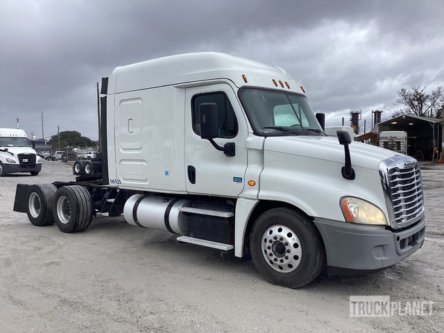CAMIóN CAMAROTE 2016 FREIGHTLINER