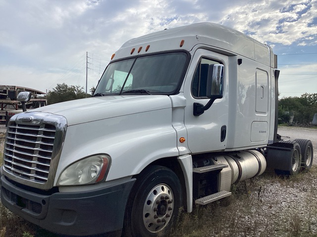 2013 Freightliner Cascadia 125 6x4 T/A Sleeper Truck Tractor (Inoperable)