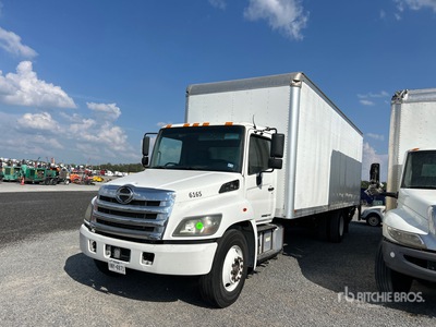 2018 Hino 268A 4x2 Cargo Furgoneta caja cerrada