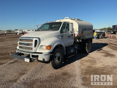 2015 Ford F-750 2000 gal 4x2 Water Truck