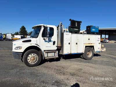 2004 Freightliner M2 106 4x2 Camion de service