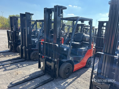2018 Toyota 8FGU18 2550 lb Cushion Tire رافعة شوكية