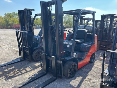 2016 Toyota 8FGCU30 6000 lb Cushion Tire رافعة شوكية