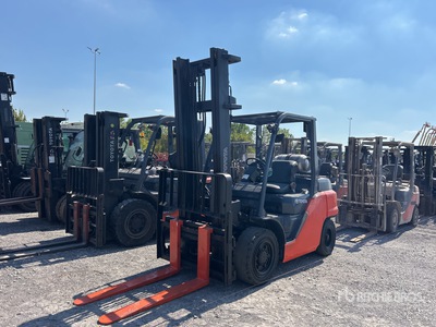 2016 Toyota 8FG35U 7300 lb Cushion Tire رافعة شوكية
