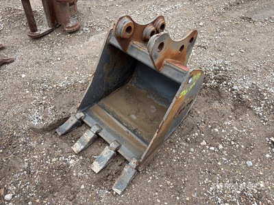 18 in Digging Backhoe Rear Bucket
