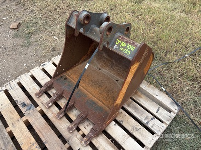 2022 Volvo 24 in Digging Rear Backhoe Bucket