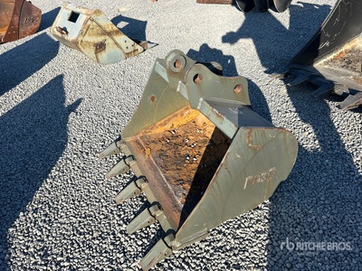 CE 30 in Digging Excavator Bucket