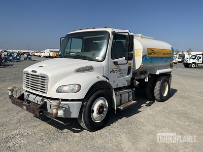 2017 Freightlin M2 106 4x2 2000 gal 4x2 Wassertank-Lkw