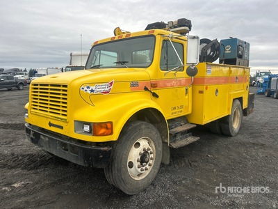 2001 International 4700 4x2 Service Truck
