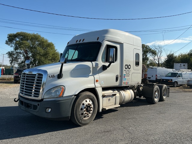 2016 Freightliner Cascadia 125 6x4 T/A Sleeper Truck Tractor 2016 Freightliner Cascadia 125 6x4 T/A Sleeper Truck Tractor