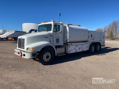 1998 International 9200 2580 L 6x4 Camion citerne à carburant et lubrifiant