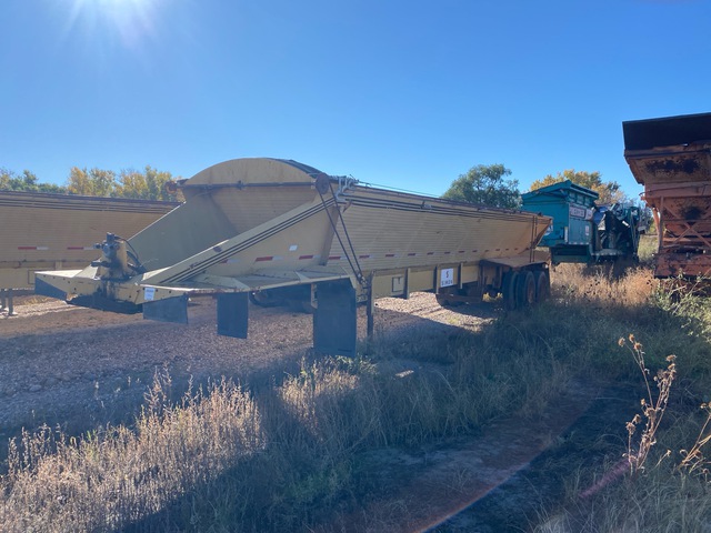 1991 Red River LB 339 31 ft Tri/A Live Bottom Trailer