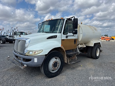 2010 International 4300 4x2 2000 Gal Water Truck