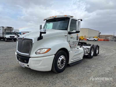 2019 International LT625 6x4 T/A Dagcabine Trekker