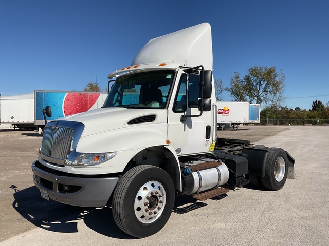 2015 International 4300 4x2 S/A Day Cab Truck Tractor 2015 International 4300 4x2 S/A Day Cab Truck Tractor