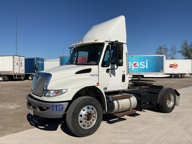 2015 International 4300 4x2 S/A Day Cab Truck Tractor 2015 International 4300 4x2 S/A Day Cab Truck Tractor