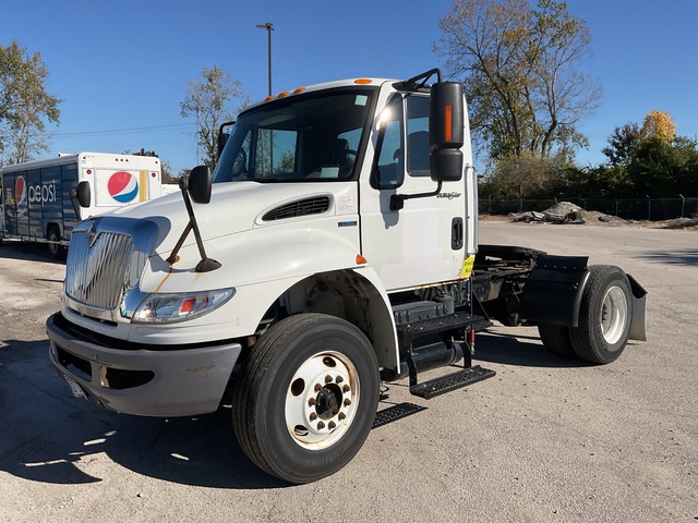 2010 International 4400 4x2 S/A Day Cab Truck Tractor