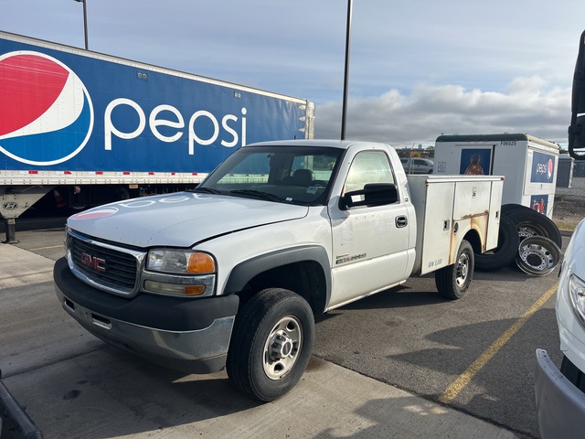 2001 GMC 2500 HD Utility Truck (Inoperable)