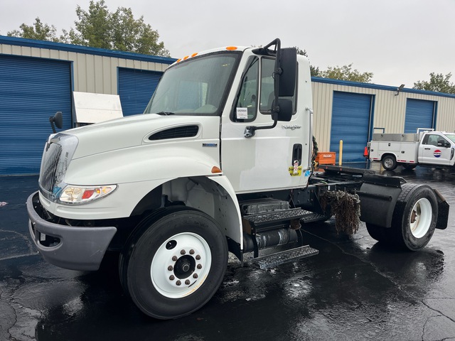 2008 International 4400 4x2 S/A Day Cab Truck Tractor 2008 International 4400 4x2 S/A Day Cab Truck Tractor