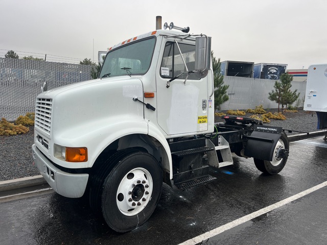 2002 International 8100 4x2 S/A Day Cab Truck Tractor 2002 International 8100 4x2 S/A Day Cab Truck Tractor
