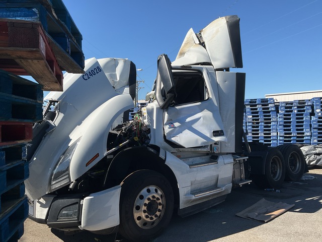2025 Volvo VNL 6x2 T/A Day Cab Truck Tractor (Inoperable)