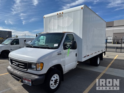 2003 Ford E450 4x2 شاحنة فان (Inoperable)
