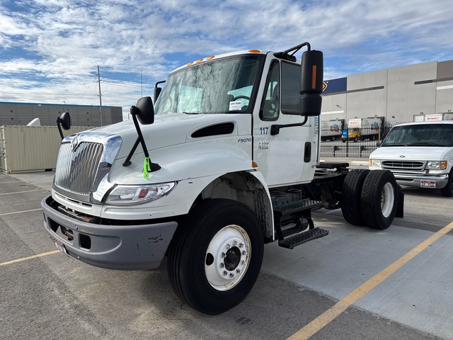 2007 International 4400 4x2 S/A Day Cab Truck Tractor (Inoperable) 2007 International 4400 4x2 S/A Day Cab Truck Tractor (Inoperable)