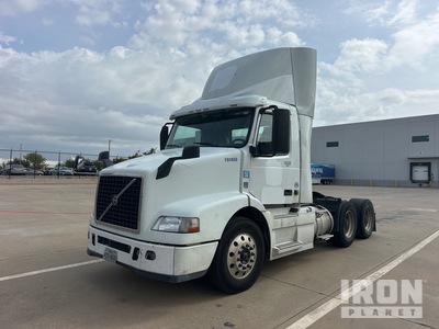 2016 Volvo VNM64T 200 6x4 T/A Day Cab Truck Tractor