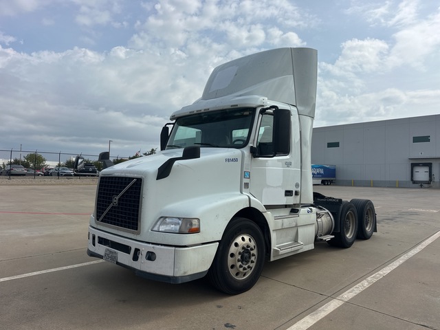 2016 Volvo VNM64T 200 6x4 T/A Day Cab Truck Tractor