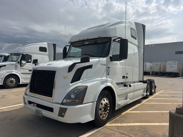 2016 Volvo VNL64T 670 6x4 T/A Sleeper Truck Tractor (Inoperable)