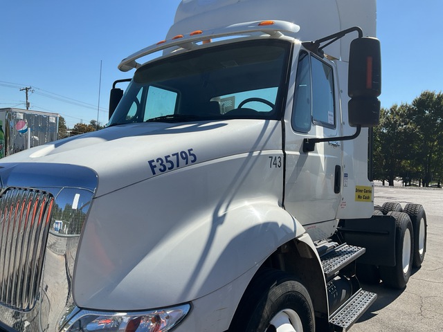 2008 International 8600 6x4 T/A Day Cab Truck Tractor (Inoperable) 2008 International 8600 6x4 T/A Day Cab Truck Tractor (Inoperable)