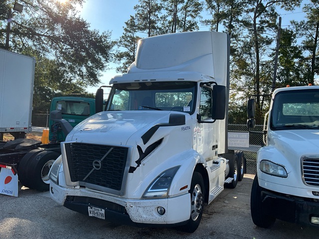 2018 Volvo VNR64T300 6x4 T/A Day Cab Truck Tractor