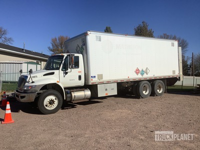 2016 International DuraStar 4400 6x4 Van Truck