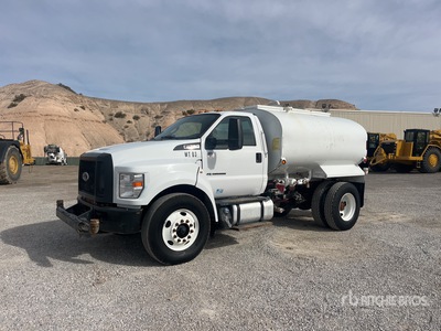 2017 Ford F-750 2000 gal 4x2 Water Truck
