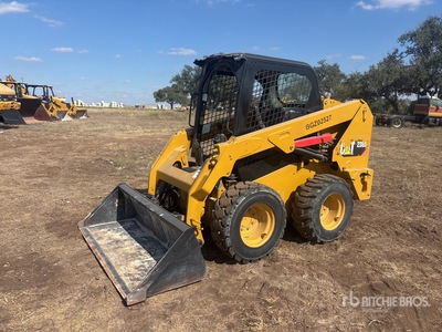 2016 Cat 236D Chargeuse à direction à glissement