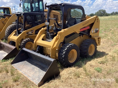 2016 Cat 236D Chargeuse à direction à glissement